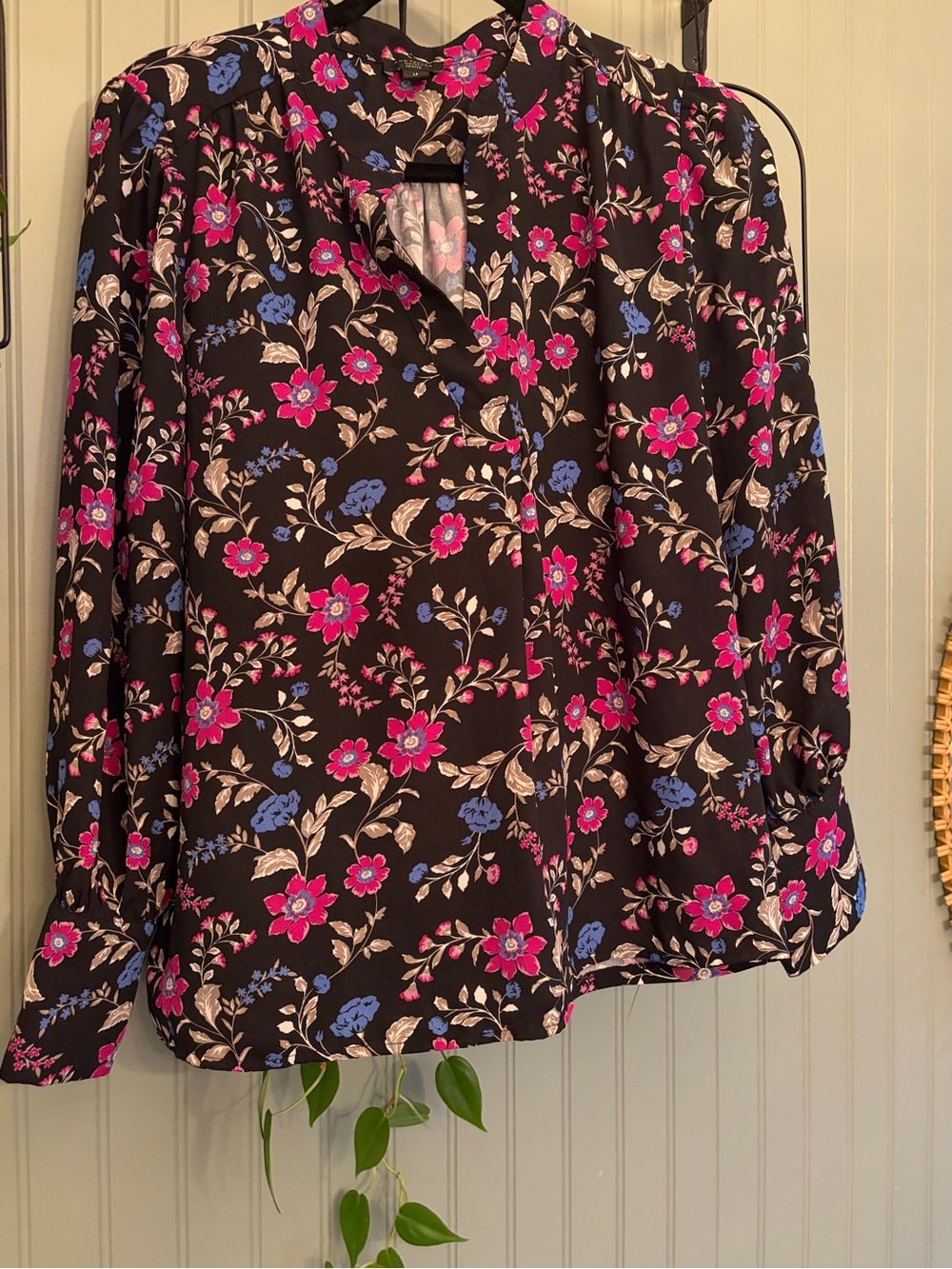 Ann Taylor size Large petite-Black Floral Long-Sleeve Blouse